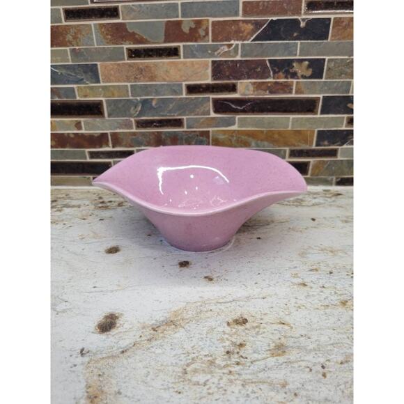 Vintage Bowl Red Wing Pottery, USA C-1 Rose Pink Orchid Speckled, Wavy Flared - Picture 1 of 6